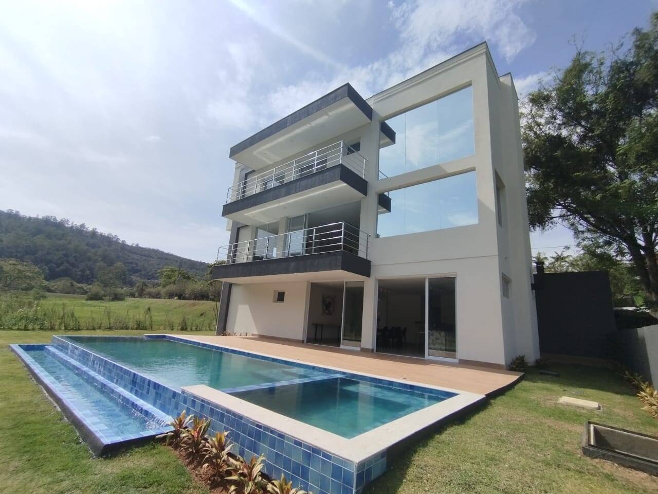 #1955 - Casa em Condomínio para Venda em Atibaia - SP