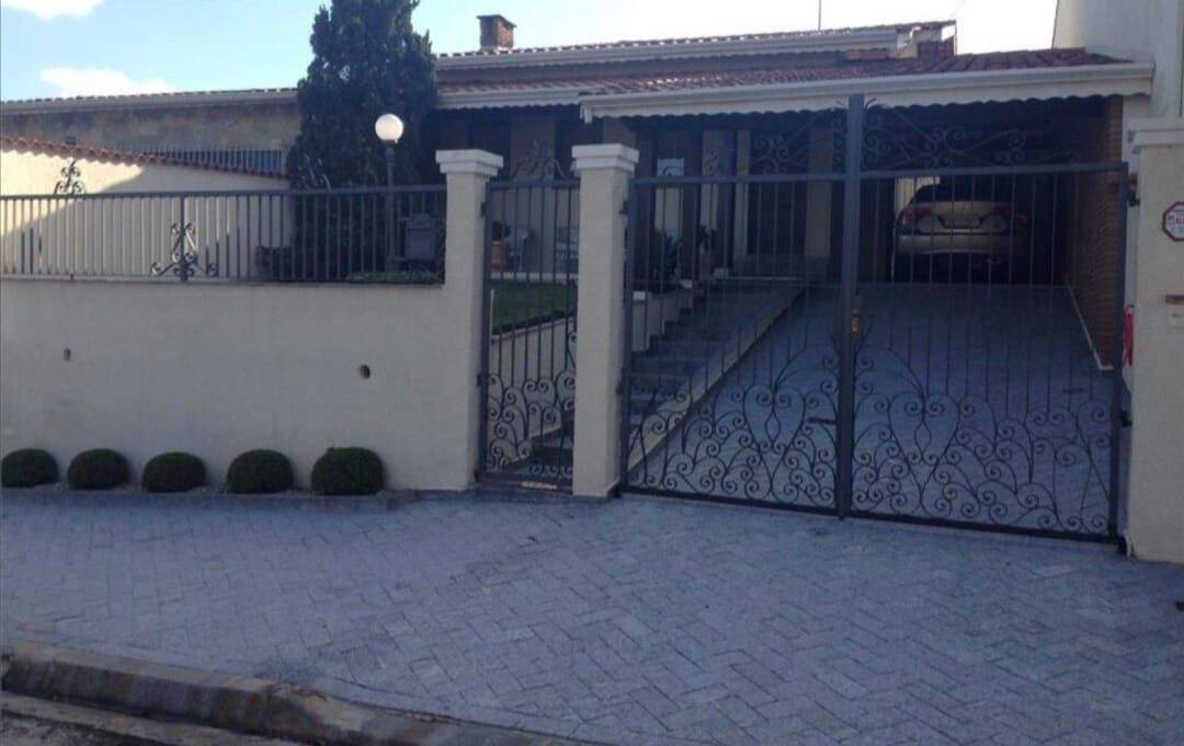 #2738 - Casa para Venda em Atibaia - SP