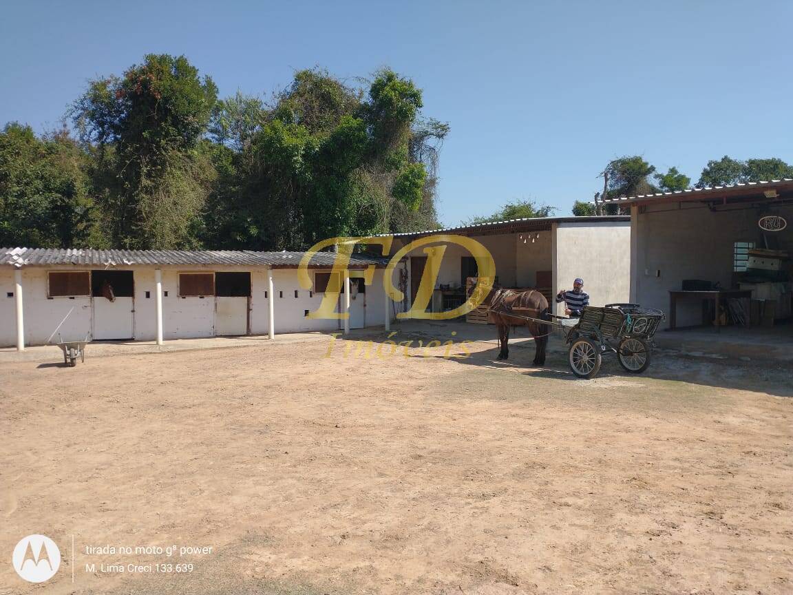 Chácara à venda com 2 quartos, 250m² - Foto 9