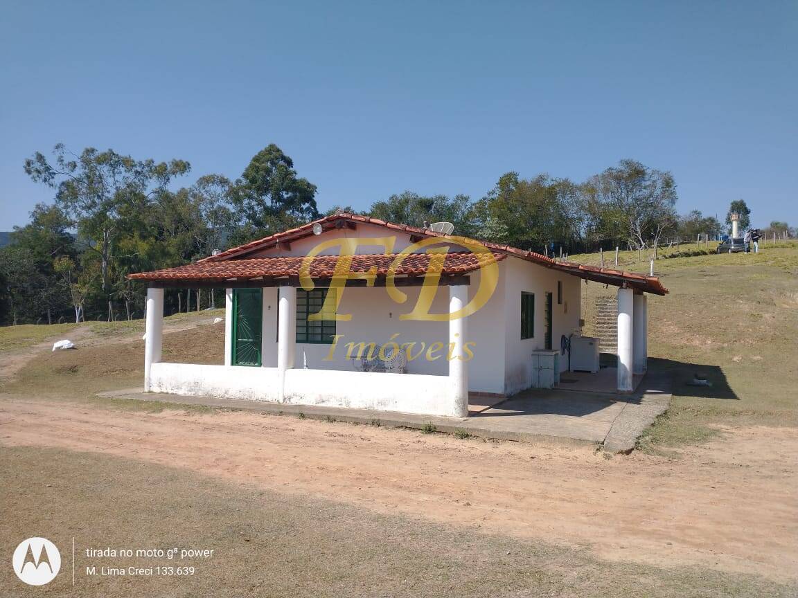 Chácara à venda com 2 quartos, 250m² - Foto 2