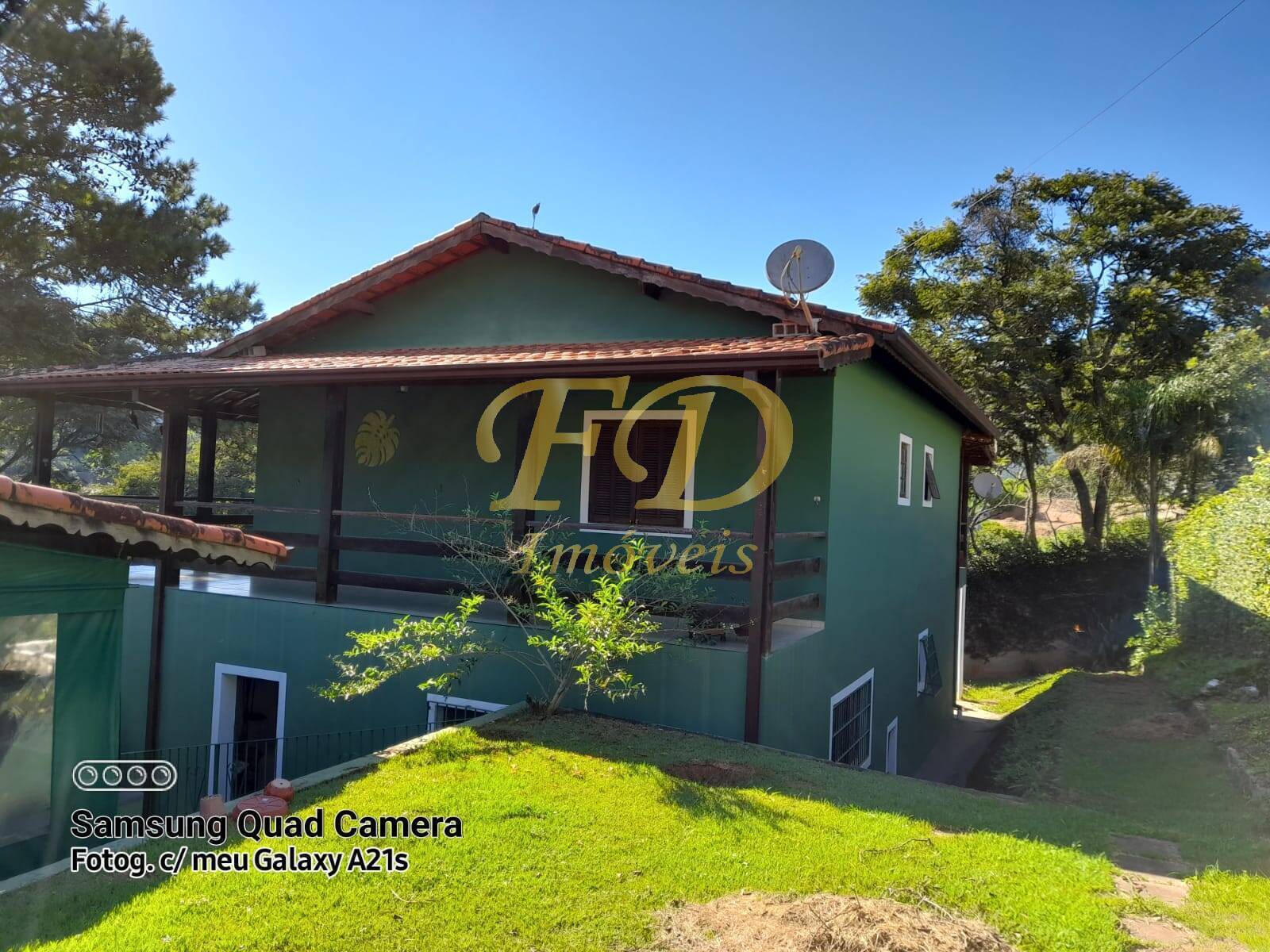 Chácara à venda com 5 quartos, 300m² - Foto 1