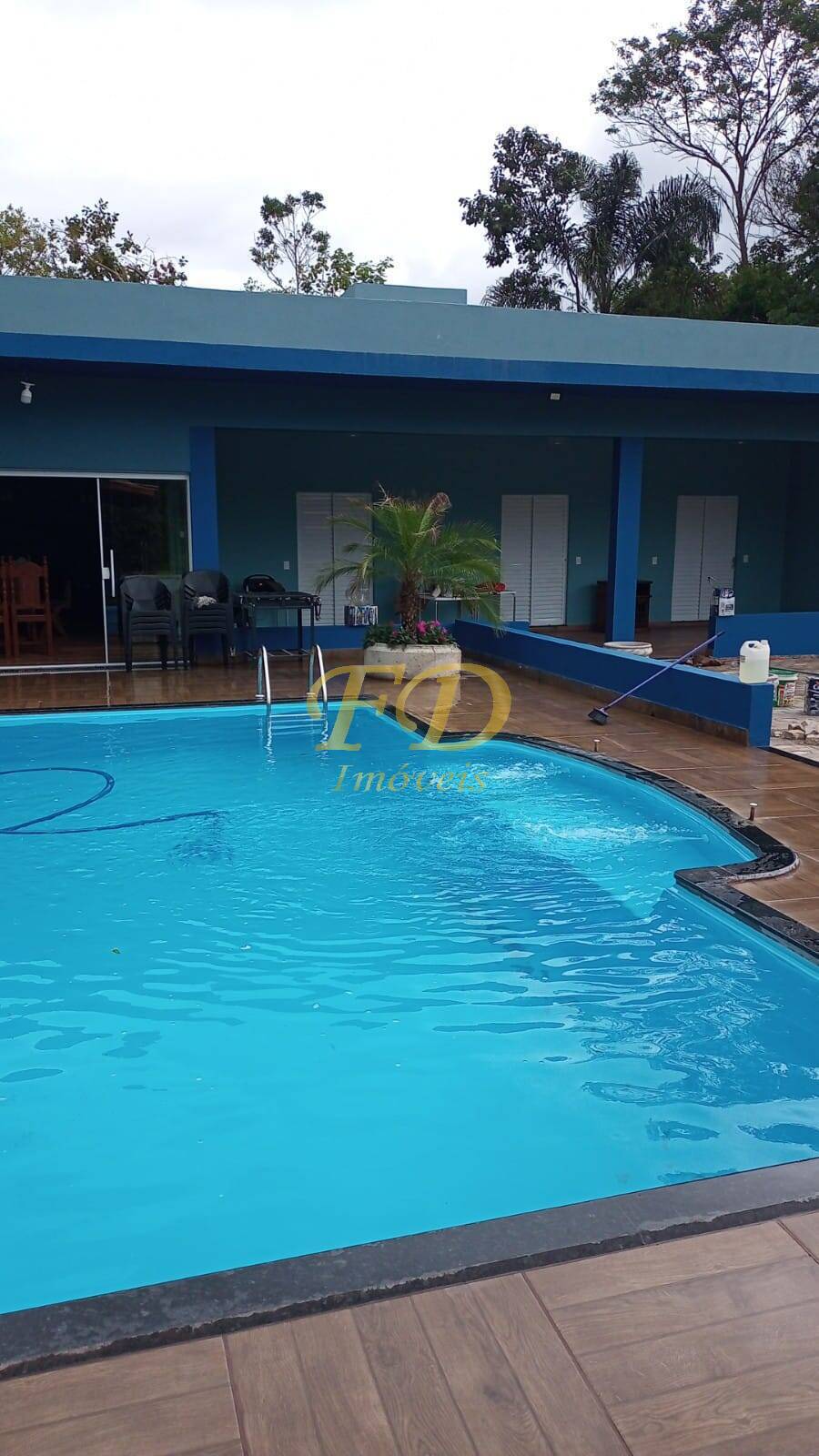 Chácara à venda com 3 quartos, 300m² - Foto 1