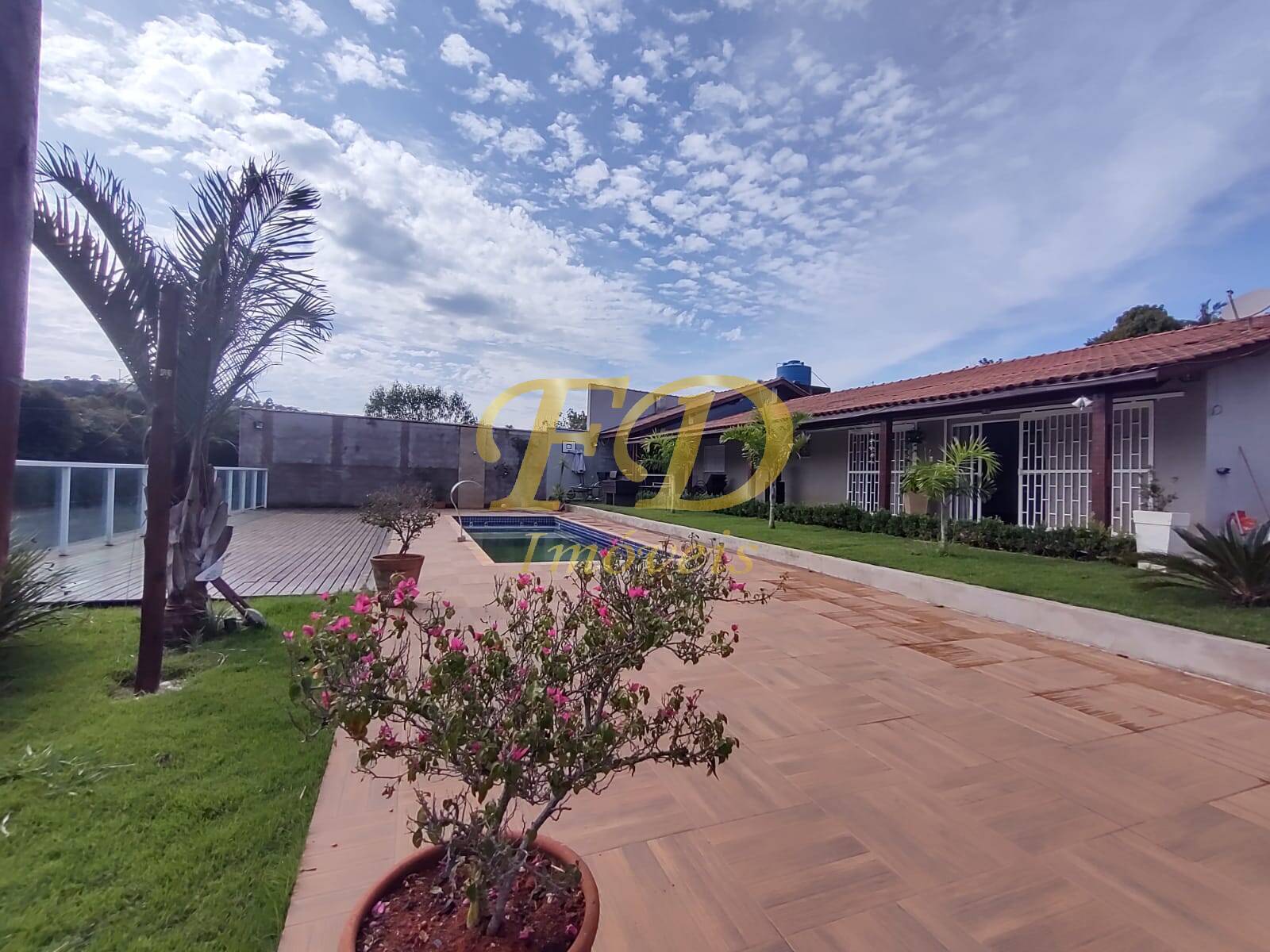 Chácara, 4 quartos, 1300 m² - Foto 1