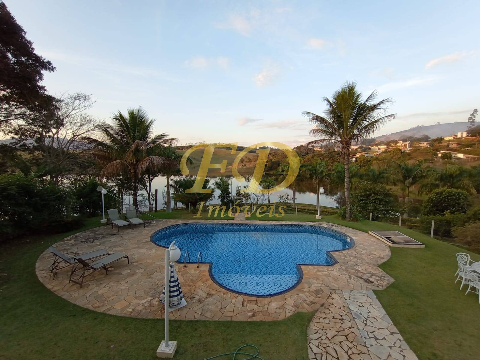 Chácara à venda com 4 quartos, 380m² - Foto 3