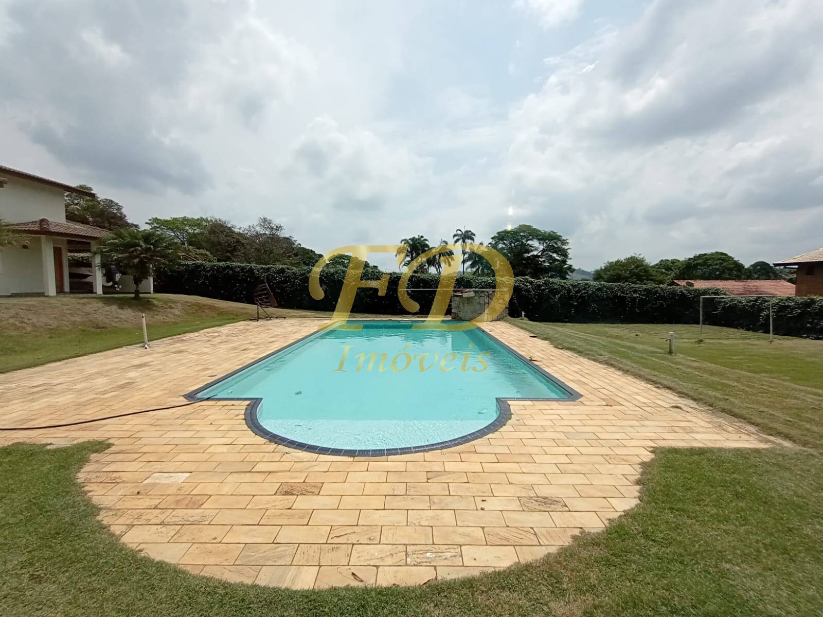 Chácara à venda com 3 quartos, 240m² - Foto 2