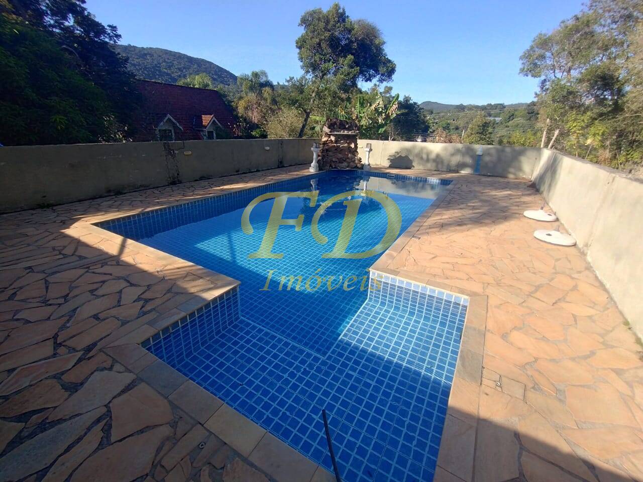 Chácara, 3 quartos, 2500 m² - Foto 1