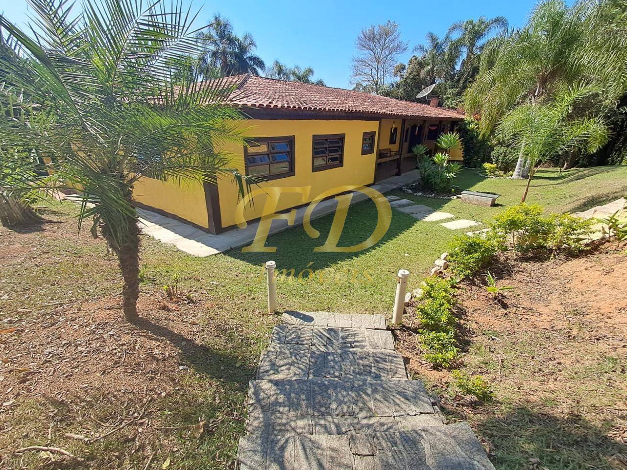 Chácara à venda com 3 quartos, 900m² - Foto 1