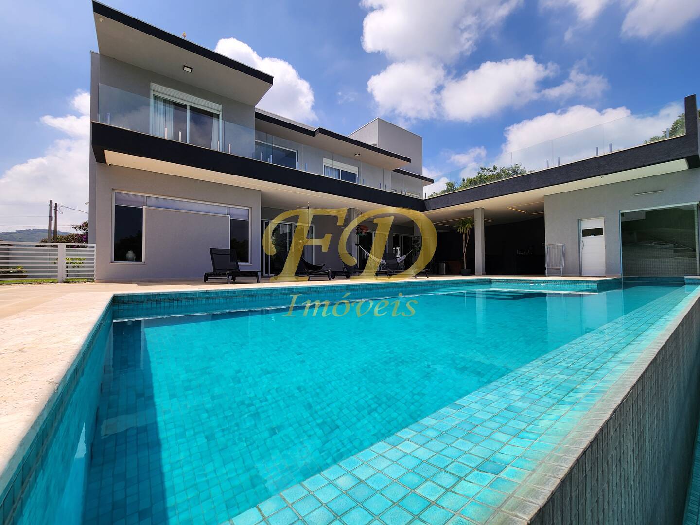 Casa, 4 quartos, 325 m² - Foto 1