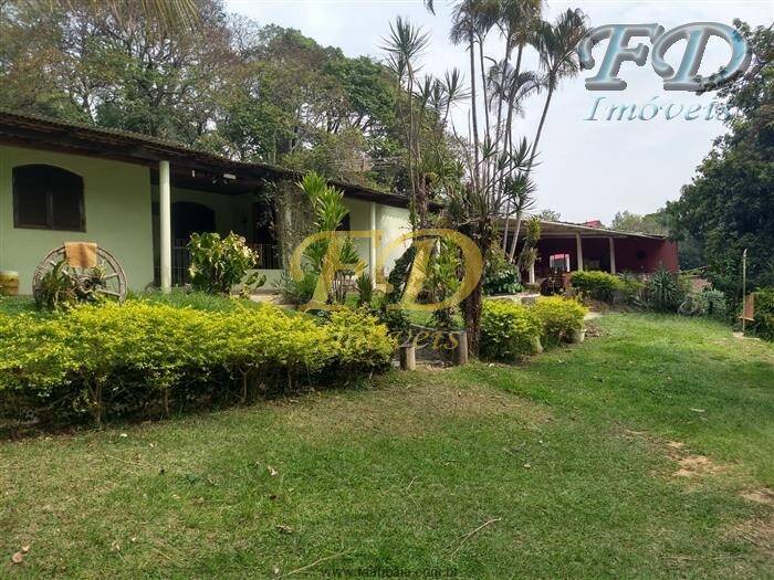 Chácara à venda com 3 quartos, 180m² - Foto 1