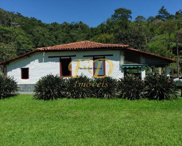 Sítio à venda com 3 quartos, 800m² - Foto 1